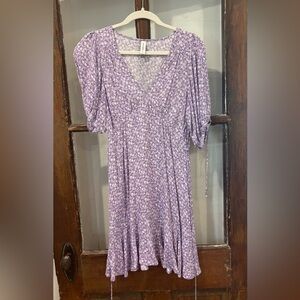 Kivari Lavender Floral V-Neck Midi Dress